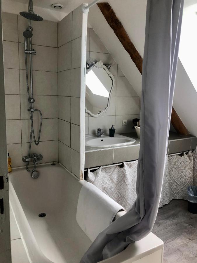 Chambre Double Avec Sdb Privee Au Milieu Des Champs Lägenhet Teloché Exteriör bild