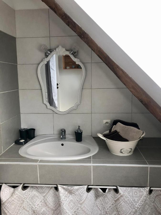 Chambre Double Avec Sdb Privee Au Milieu Des Champs Lägenhet Teloché Exteriör bild